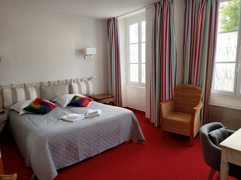 690381_hotel_le_saint-amant_-_chambre_double_cote_rue
