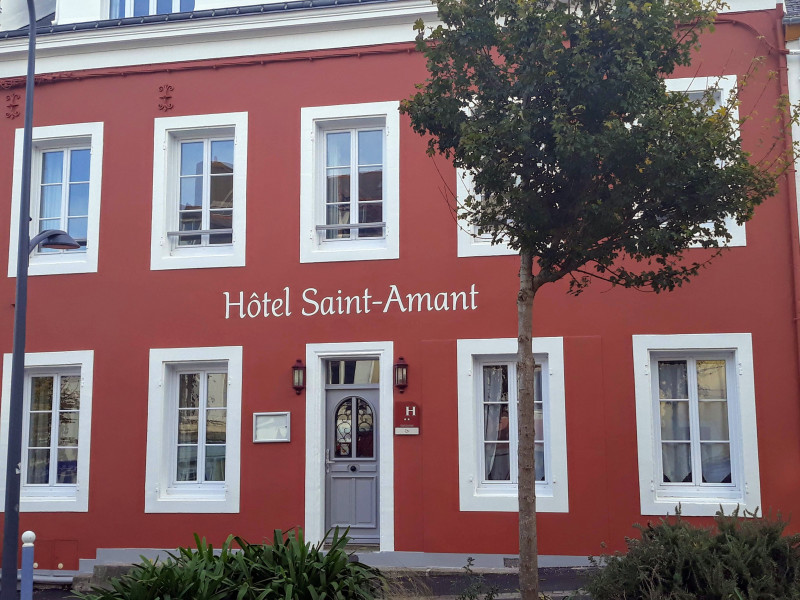 736533_hotel_le_saint-amant_-_facade_1