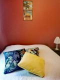 727051_crouillebois-2022-hebergements_belle-ile-sauzon-meuble-coussins_chambre_exotique