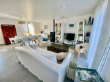 832663_1_-_2025-location_meublee-louvet_-_maison_mac_cat-maison-le_palais_-_vue_interieure