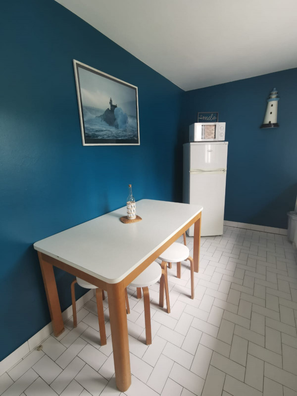727048_crouillebois-2022-hebergements_belle-ile-sauzon-meuble-table_a_manger