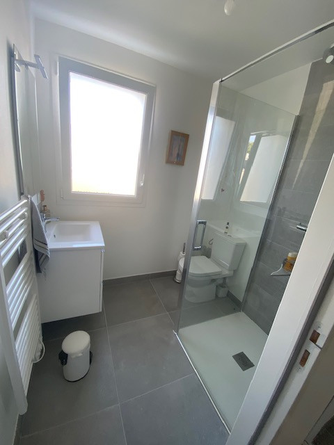832671_2025-location_meublee-louvet_-_maison_mac_cat-maison-le_palais_-_salle_deau_2