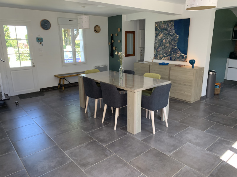 832952_2025-location_meublee-maison_-le_palais-vignon_-_salle_a_manger