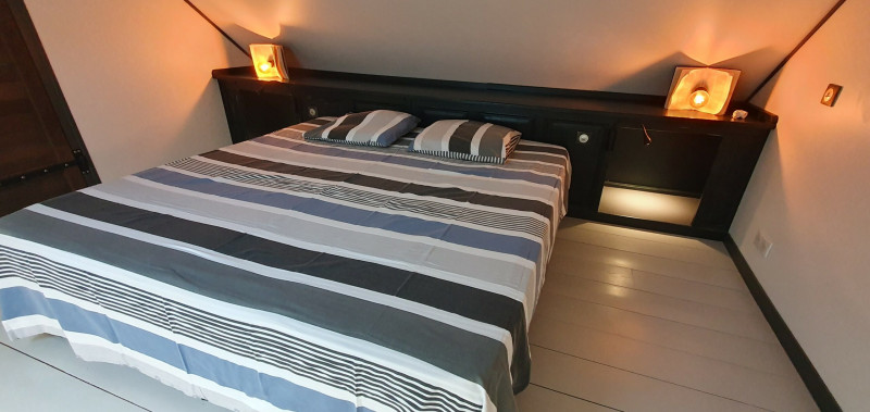840210_bichelot_bangor-2025-hebergements_belle_ile-meuble-_4_personnes-independantes-_chambre_etage