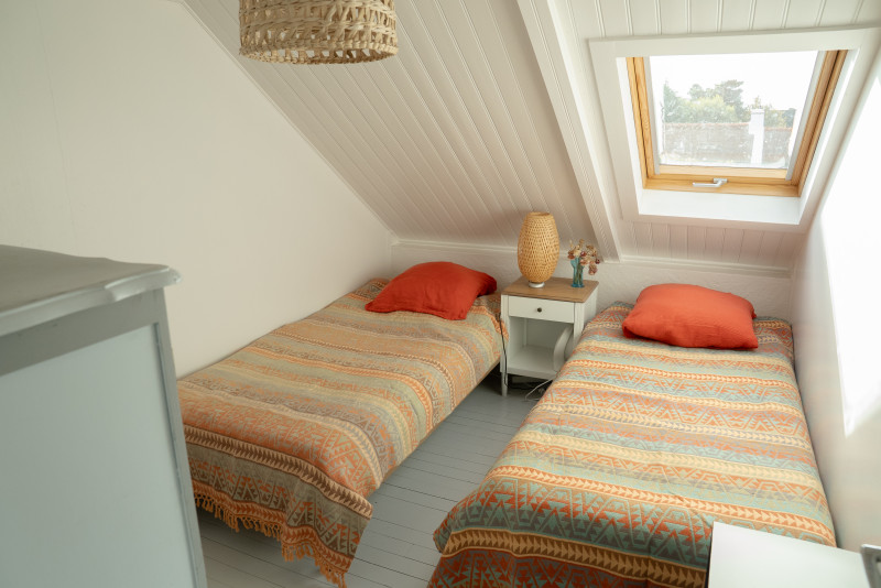 859558_2025-la_maison_de_pilote-olivry-location_meublee-locmaria_-chambre-2